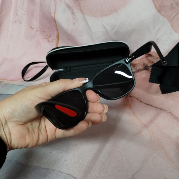 Sunglasses With Case - Picture 5 of 6